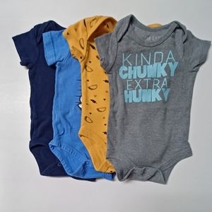 4 x Onesies 3M Unisex.